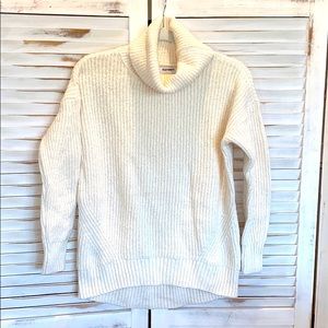 Cream high/low Sweater